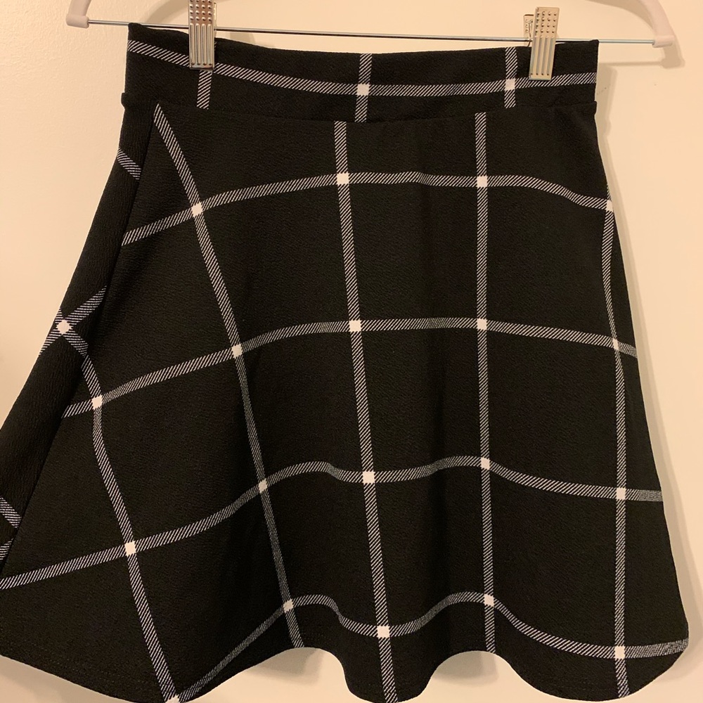 Black and white high waisted skirt